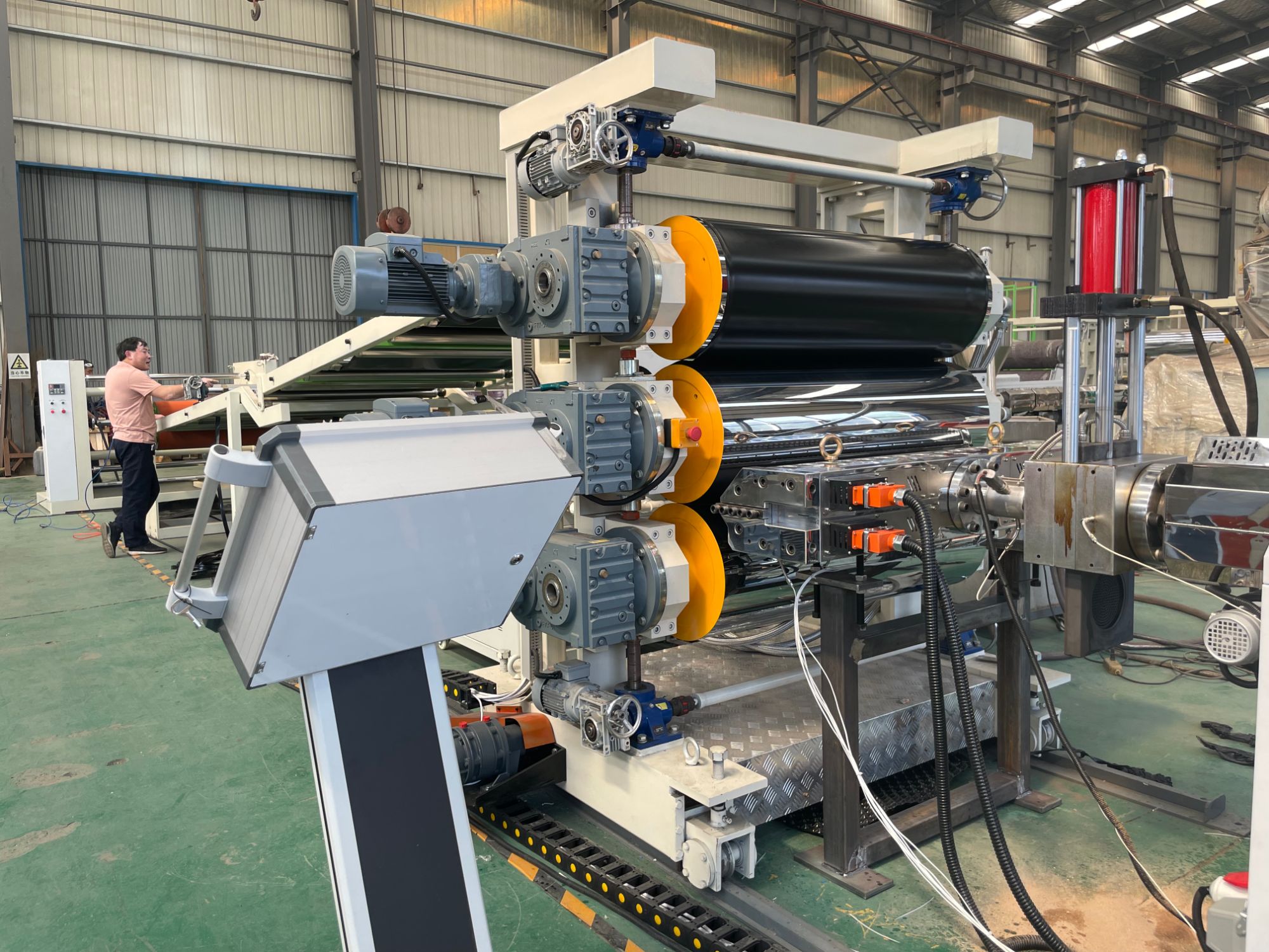 Custom Plastic Sheet Machine: Key Features to Evaluate Before Making a Purchase